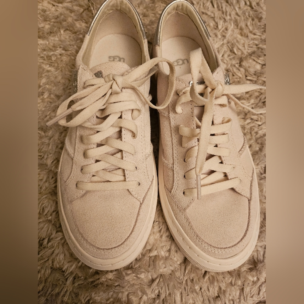 UGG - Picture 6 of 8